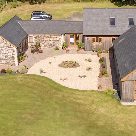 Spacious Luxury Barn Conversion - Next To Tarka Trail Cycle Path Great Torrington Exterior photo