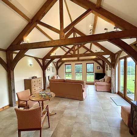 Spacious Luxury Barn Conversion - Next To Tarka Trail Cycle Path Great Torrington Exterior photo